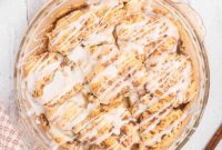 Delicious Cinnamon Roll Apple Pie