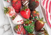Festive Chocolate Dipped Strawberries