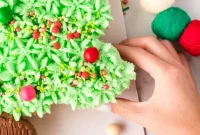 Festive Pull-Apart Christmas Tree