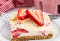Easy Strawberry Crunch Bars