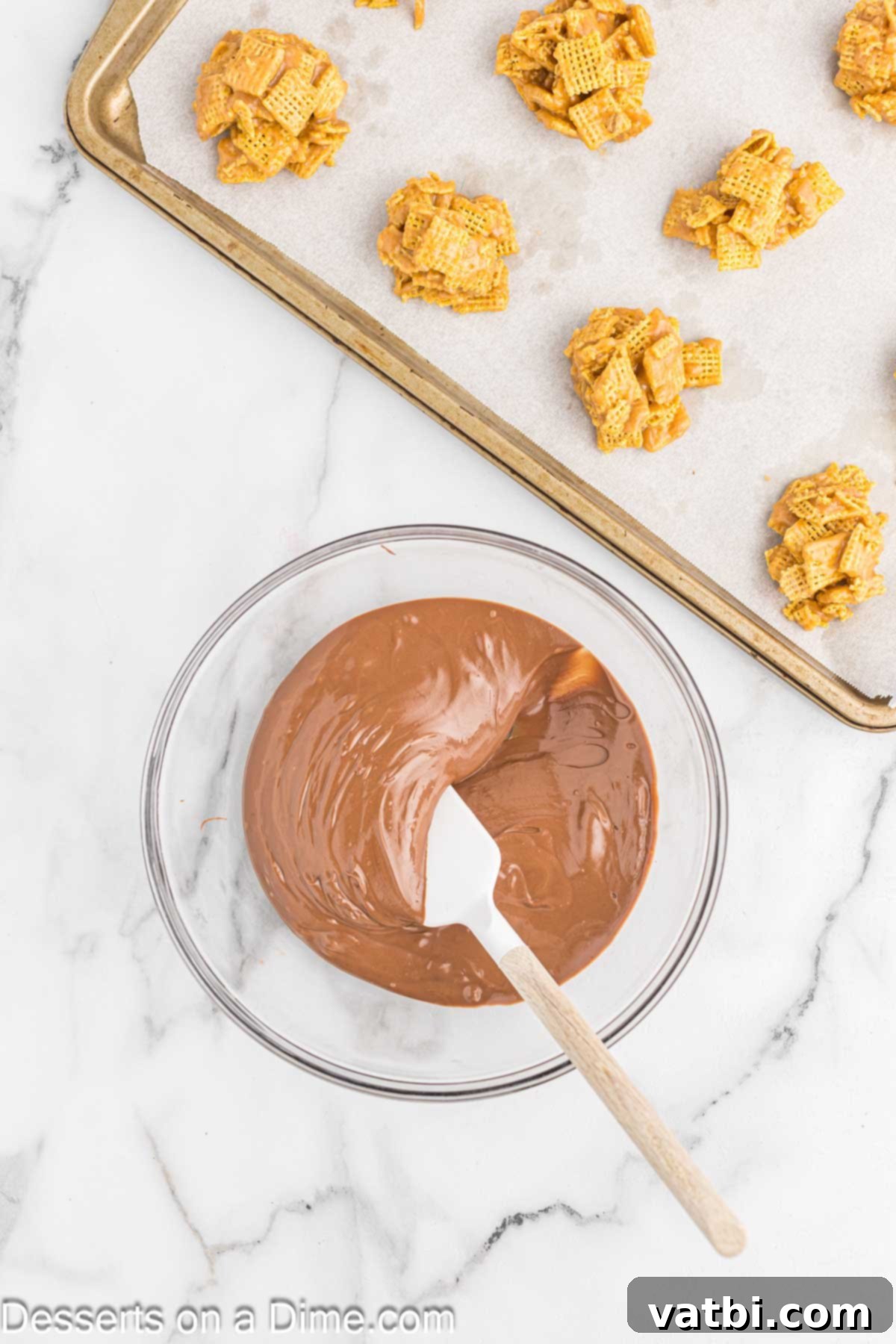 Melted chocolate in bowl. 
