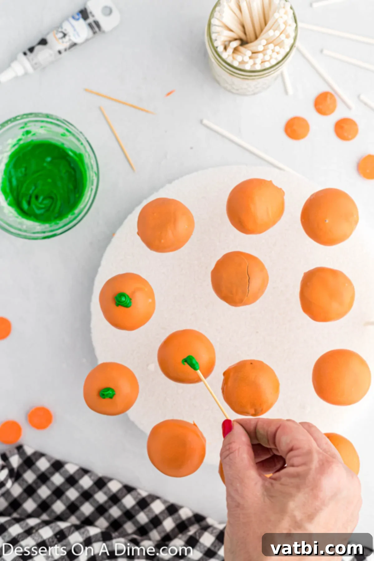 Spooky Halloween Cake Pops 7 Decorating the cakes pops
