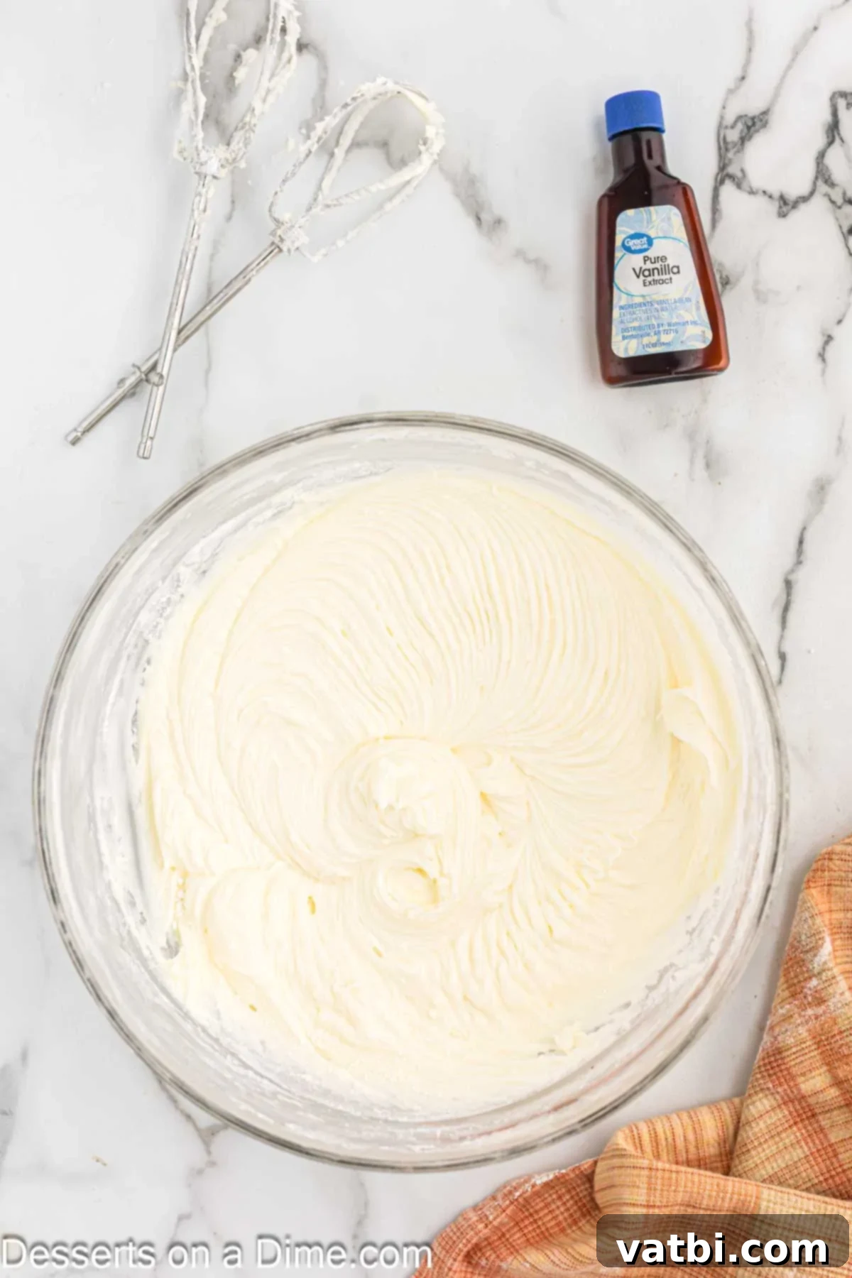 Easy Homemade Cream Cheese Frosting 5 Frosting mixture combined until smooth in mixing bowl.
