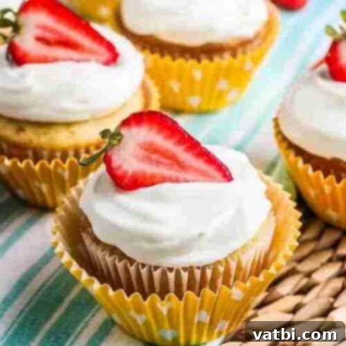 37 Delicious Strawberry Desserts 10 img 35149 32