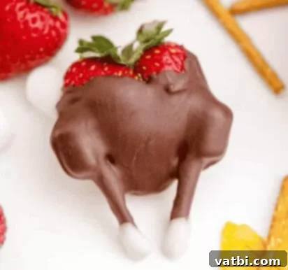 35 Thanksgiving Treats Kids Will Gobble Up 4 Chocolate covered strawberry turkeys with candy corn feathers.