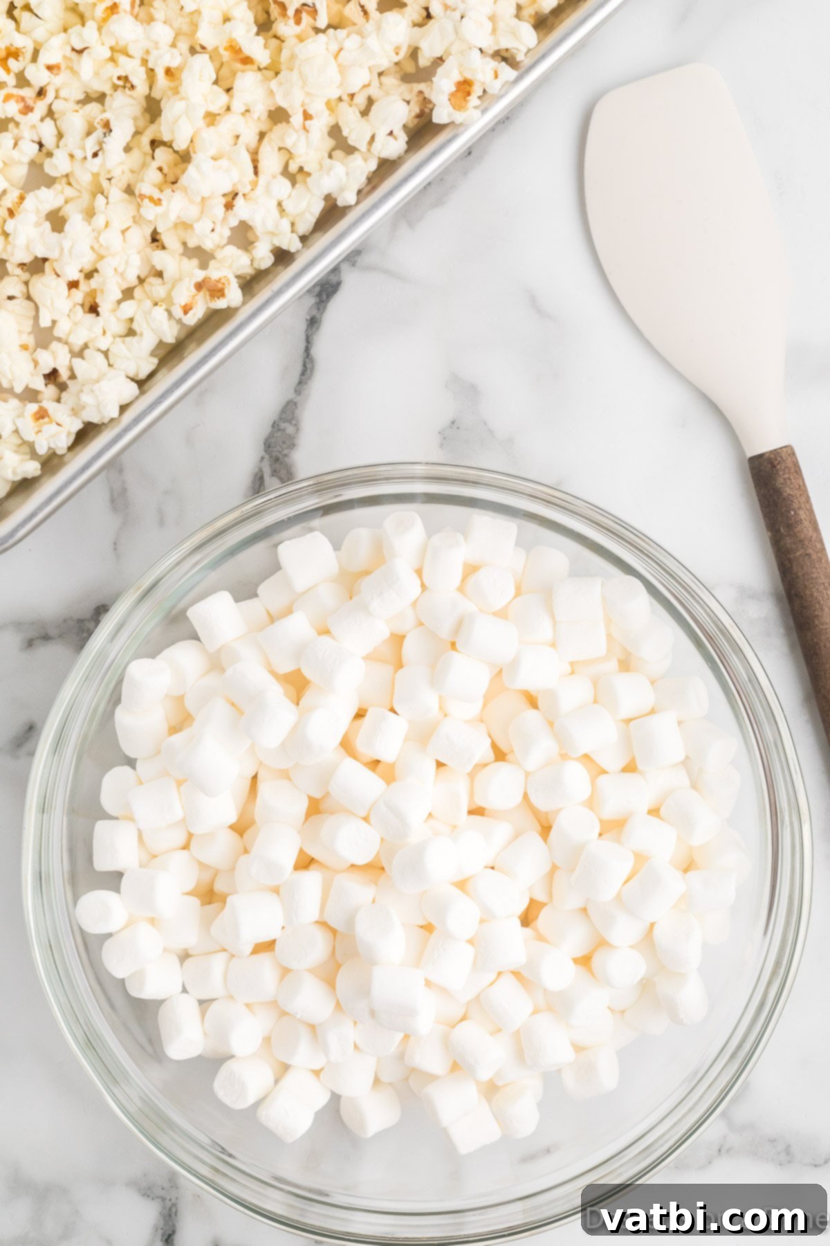 Cloud Nine Crunch 4 Mini marshmallows in a bowl.