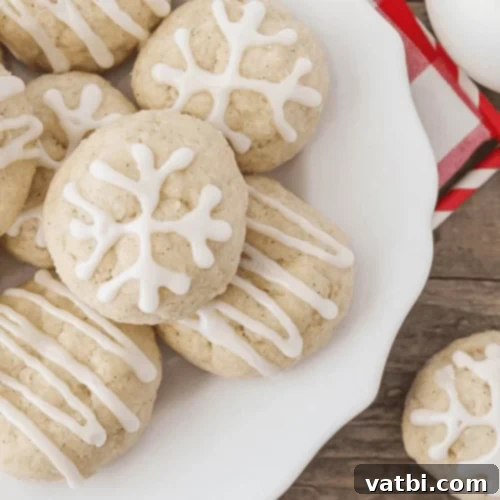 53 Holiday Eggnog Delights 23 Rum-flavored eggnog snickerdoodles rolled in nutmeg and cinnamon.