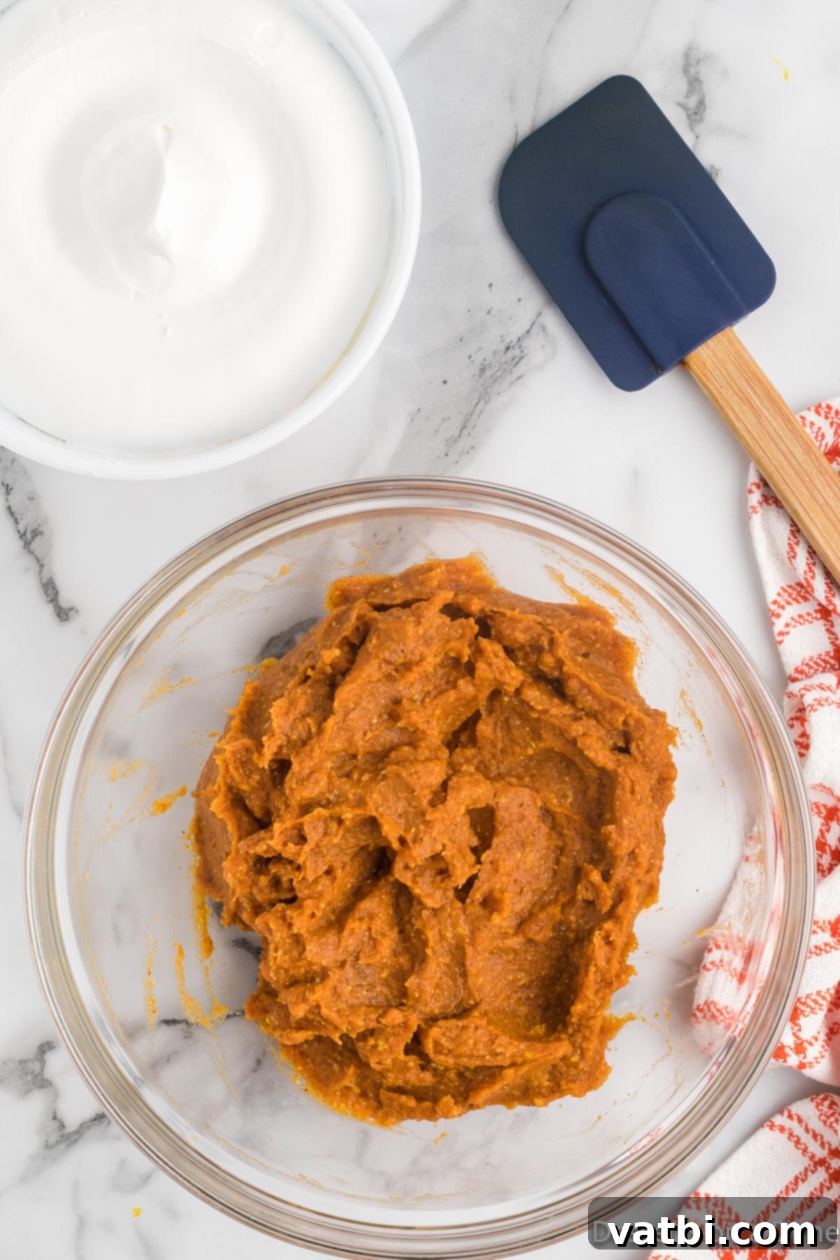 Fluffy Pumpkin Dessert Dip 5 Pumpkin puree, vanilla pudding mix, and pumpkin pie spice thoroughly stirred together in a mixing bowl.