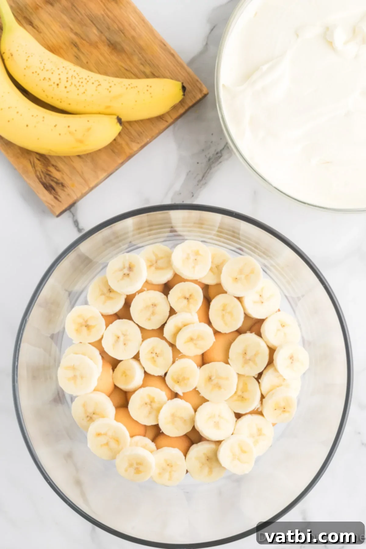 The Ultimate Magnolia Bakery Banana Pudding 8 Sliced bananas arranged on top of the vanilla wafers.