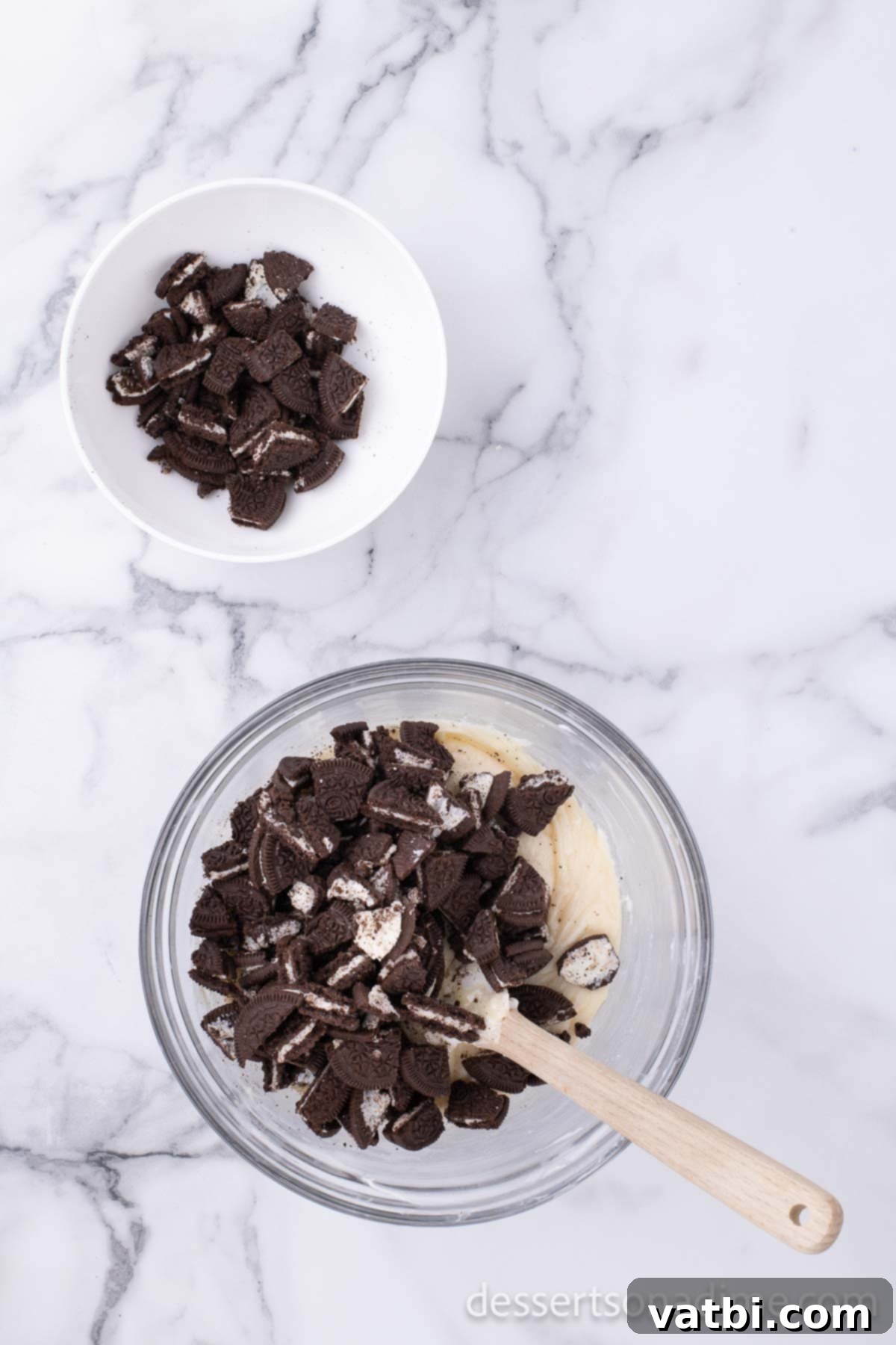 Easy 3-Ingredient Oreo Fudge 3 Oreo cookies broken into pieces and mixed in with white chocolate.
