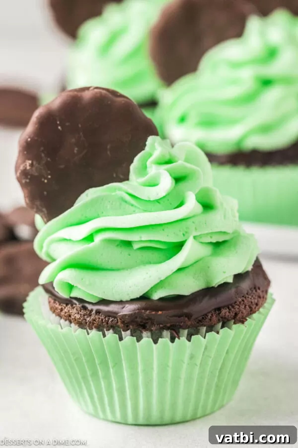 Mint and chocolate combine to make this tasty Thin mint cupcakes recipe. Every bite is amazing with chocolate ganache, mint icing and more. 