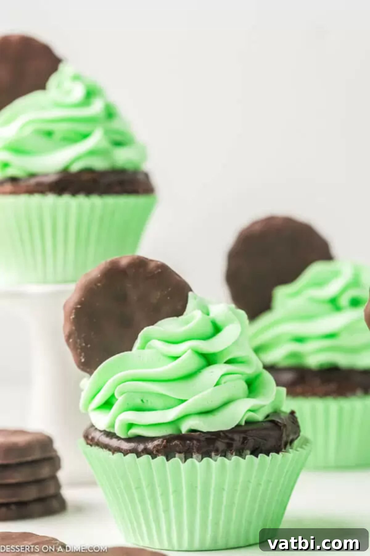 Mint and chocolate combine to make this tasty Thin mint cupcakes recipe. Every bite is amazing with chocolate ganache, mint icing and more. 