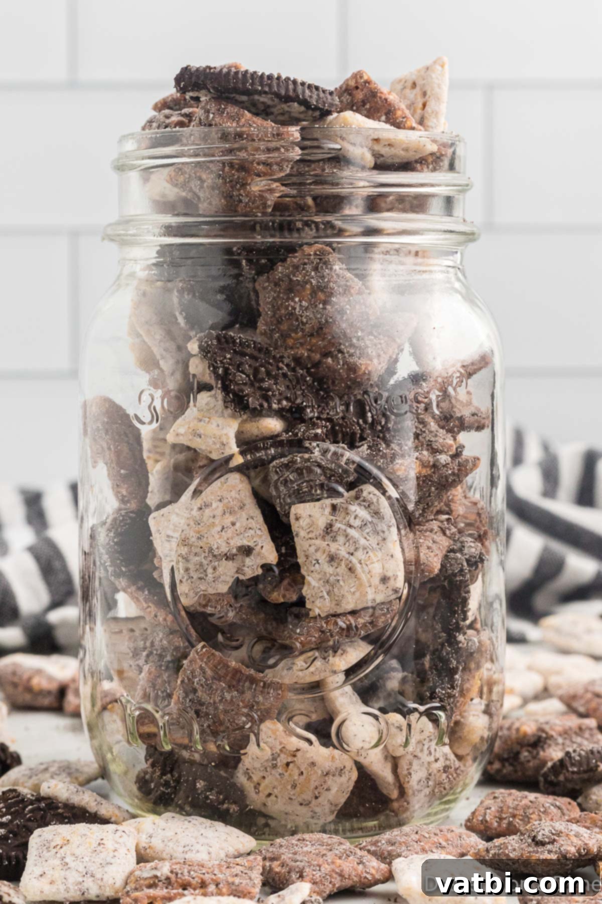 Oreo Muddy Buddies 12 Oreo Puppy Chow in glass jar